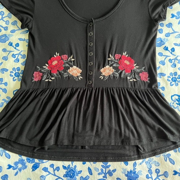 NWOT Women's American Eagle Soft & Sexy Embroidered Floral Black Knit Top XS - Picture 9 of 16